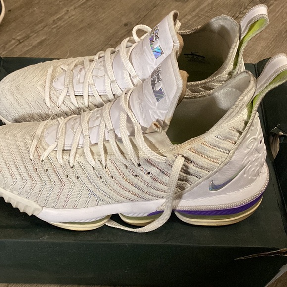 Lebron james buz light year size 13 - Picture 4 of 6